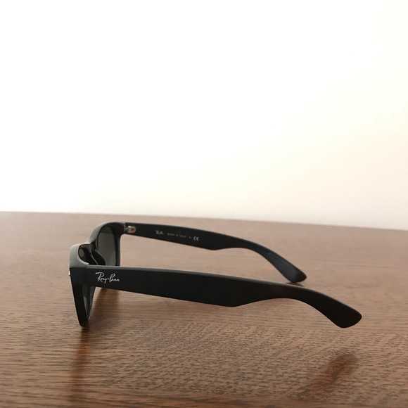 Rayban Wayfarer Sunglasses - Picture 5 of 8